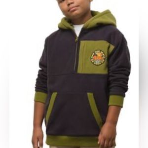 Vans boys fleece hoodie small. It is equal to a 10/12 quarter zip